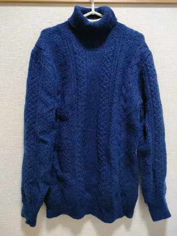 GOSTAR DE FUGA 네이비 케이블 니트 터틀넥