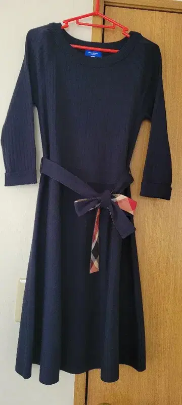 새상품급. BLUE LABEL CRESTBRIDGE 니트 네이비 원피스