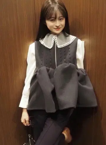 Bibiy. ANGIE SLEEVELESS JACKET