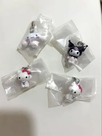 [ 4종 세트 ] 산리오 메지루시 액세서리 키티 쿠로미 시나몬