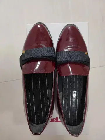 와인 레드 중간 힐 로퍼