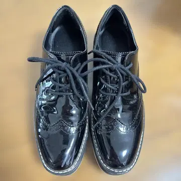 ZARA 블랙 에나멜 통굽 옥스퍼드 완판