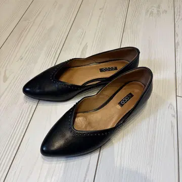ECCO 블랙 플랫슈즈 36