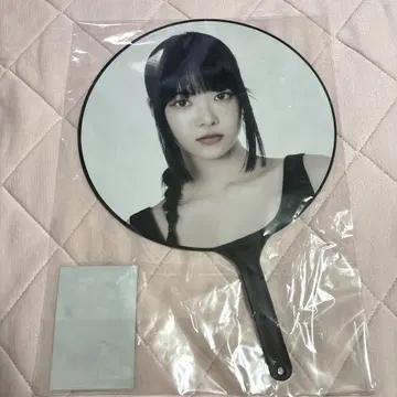 르세라핌 FLAME RISES 운채 부채