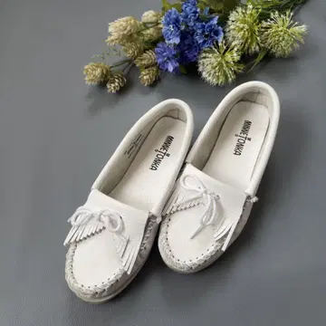 Minnetonka 화이트 프린지 모카신 23.5cm