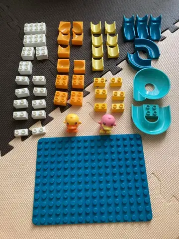 블록 부품과 피규어 세트