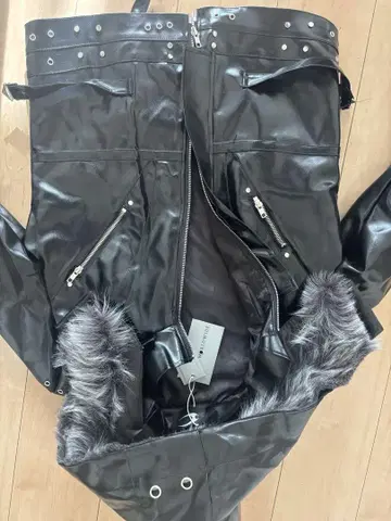 cozyWORLDWIDE 블랙 퍼 자켓