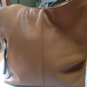 브라운 토트백 지퍼 포켓 부착