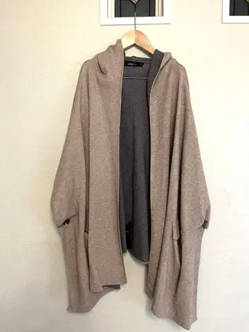 ZARA KNIT 후드 부착 베이지 니트 판초