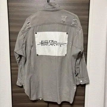 백 프린트 데미지 셔츠