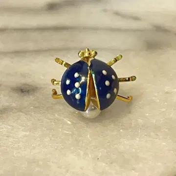 인기 만점! MIKIMOTO 무당벌레 브로치