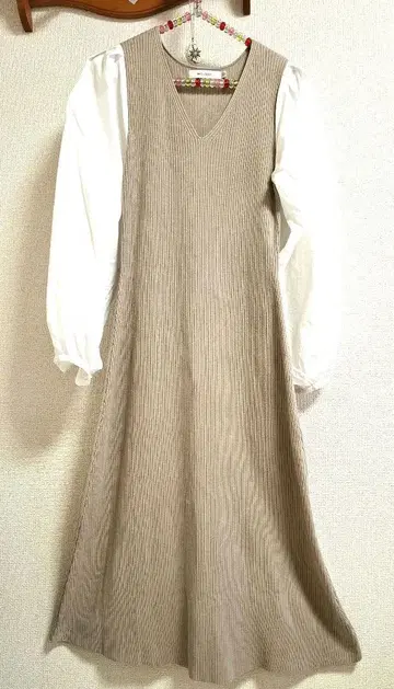 MOUSSY 베이지 V넥 드레스