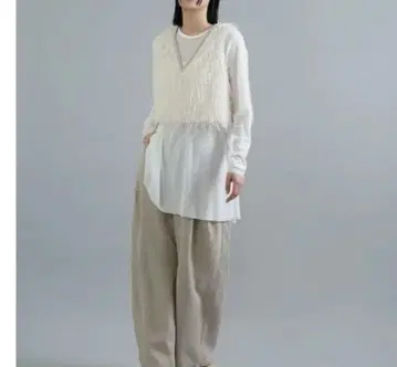 새상품 [ CYAN TOKYO ] 샤기 리브 베스트 화이트