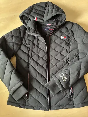 TOMMY HILFIGER 블랙 다운 자켓