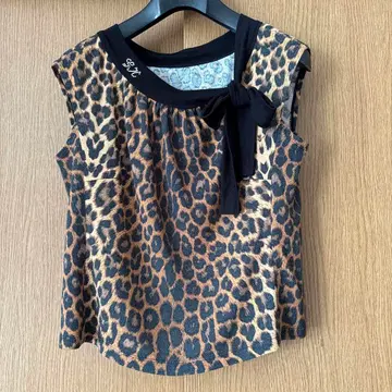 [ 이타리야 ] 레오파드 무늬 슬리브리스 상의 리본 포함