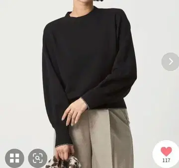 이번 시즌 울 스무스 보틀넥 형태 니트 풀오버