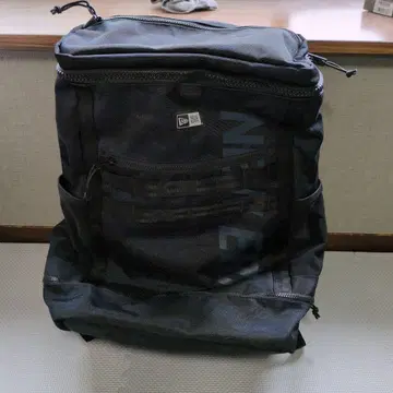 NEW ERA 블랙 카모플라쥬 백팩 대용량