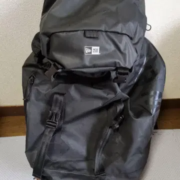 NEW ERA 블랙 백팩