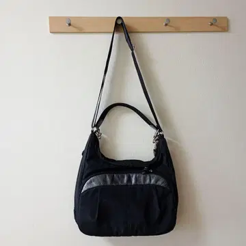 블랙 숄더백 퍼 키링 포함