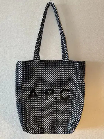 A.P.C. 토트백 블랙과 화이트 패턴
