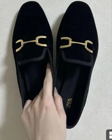 ZARA 벨벳 로퍼 36