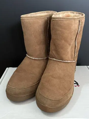 MINNETONKA TAN 양가죽 어그 부츠 US8
