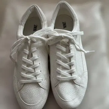 ZARA 화이트 스니커즈