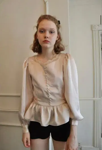 epine [ back ribbon Peplum blouse ]