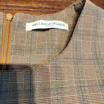 GALLARDAGALANTE 체크 무늬 슬리브리스 원피스
