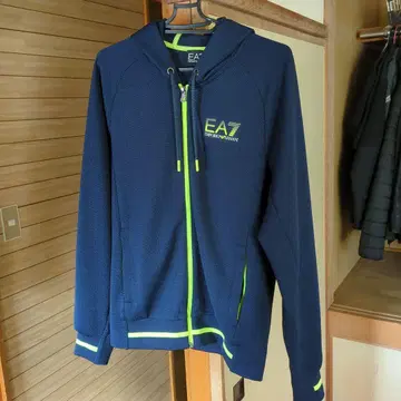 EA7 엠포리오 아르마니 네이비 후드 부착 후드티