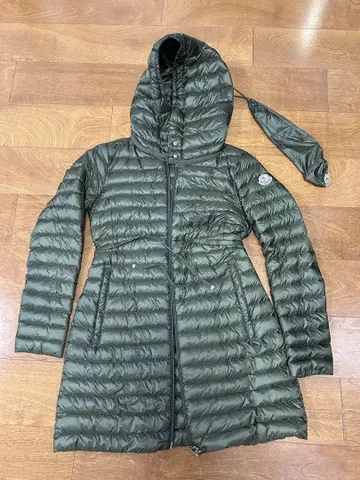 MONCLER 후드 부착 다운 자켓 올리브 그린