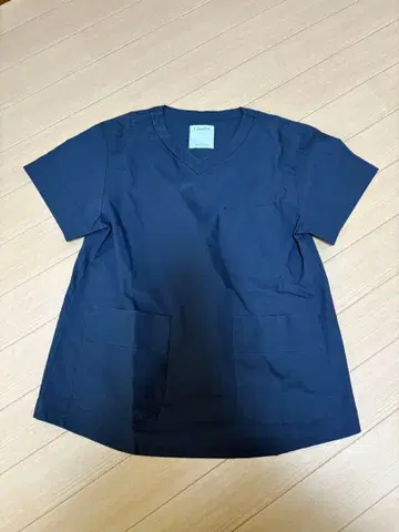 네이비 스크럽