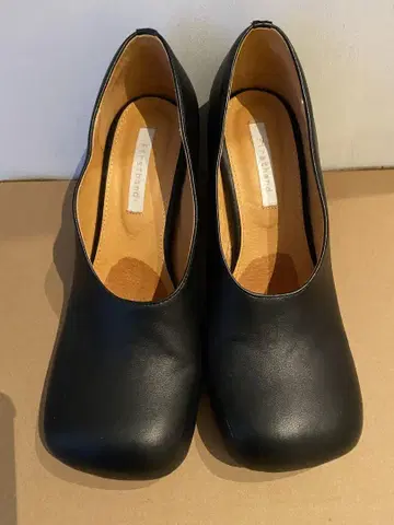 블랙 하이힐 펌프스