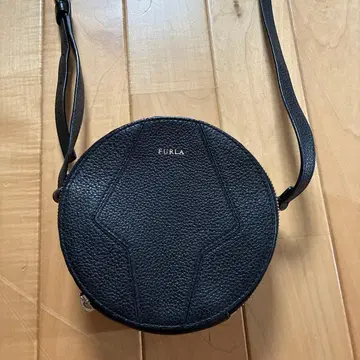 FURLA 블랙 라운드 숄더백