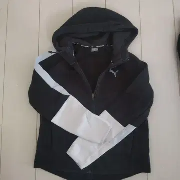 Puma 후드 부착 후드티와 스웨트 팬츠 세트 자택 보관입니다.