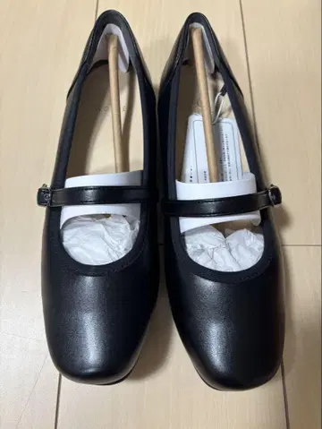 블랙 스트랩 펌프스