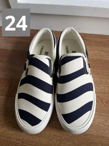 미사용 새상품 캔버스 슬립온 UNIQLO x Marimekko 24cm