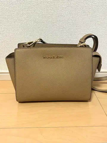 MICHAEL KORS 베이지 숄더백