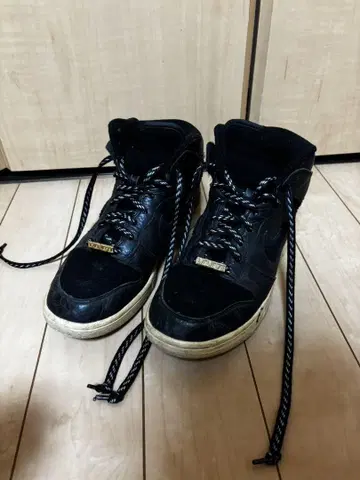 MMVI 블랙 하이컷 스니커즈