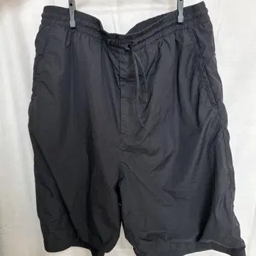 Y-3 블랙 숏팬츠 지퍼 포켓 부착