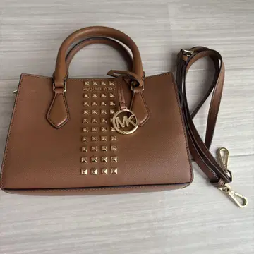 마이클코어스 MICHAEL KORS 스터드 숄더백 브라운