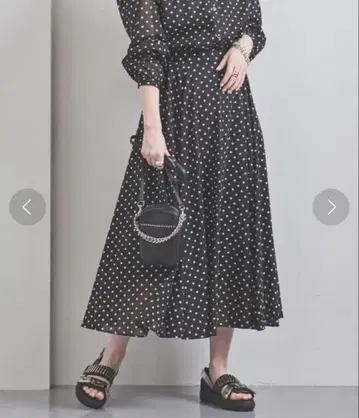 UNITED ARROWS 시어 플레어 도트 스커트 블랙 38 사이즈