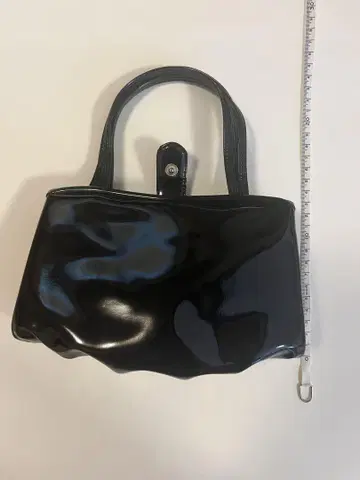 FOXEY 블랙 러버 핸드백