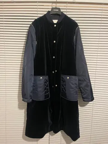 질 샌더+ 벨로아 소매 절개 코트