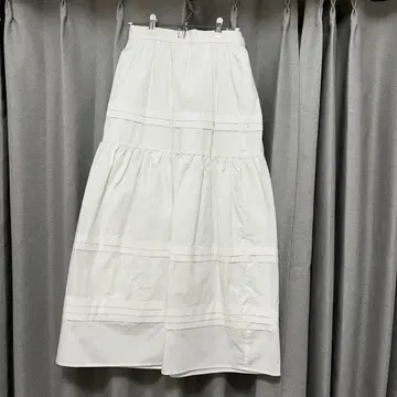 화이트 플레어 스커트 폴리에스테르 100%