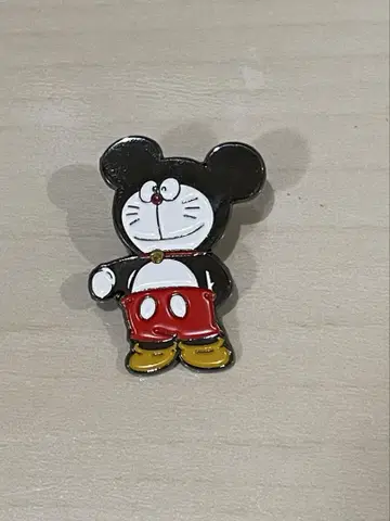 도라에몽 패러디 핀 배지 핀즈 미키