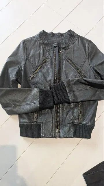 [ 가격 인하 ] 블랙 가죽 싱글 라이더 자켓