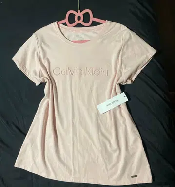 Calvin Klein 핑크 로고 티셔츠