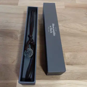 Abercrombie & Fitch 가죽 목걸이