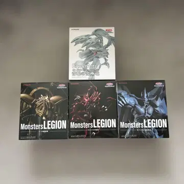 삼환신 블루아이즈 얼티밋 드래곤 피규어 세트